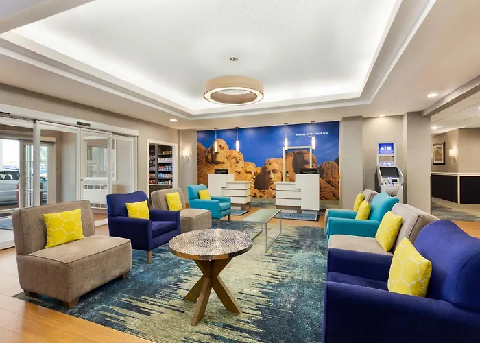 La Quinta Inn And Suites By Wyndham At Watiki Waterpark Rapid City