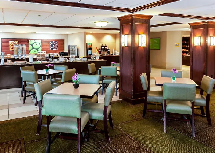 La Quinta By Wyndham Milwaukee Bayshore Area