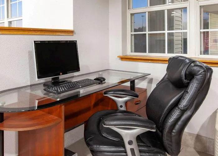 Microtel Inn & Suites By Wyndham Pittsburgh Airport