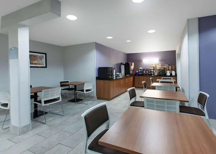 Microtel Inn & Suites By Wyndham Pittsburgh Airport