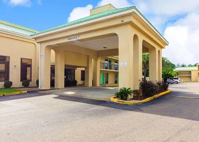 Econo Lodge Inn & Suites Gulfport Airport