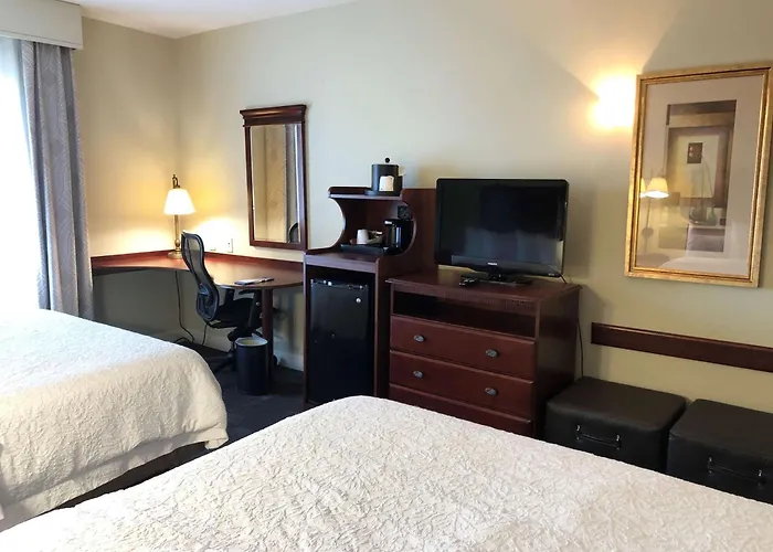 Hampton Inn & Suites Norfolk-Airport