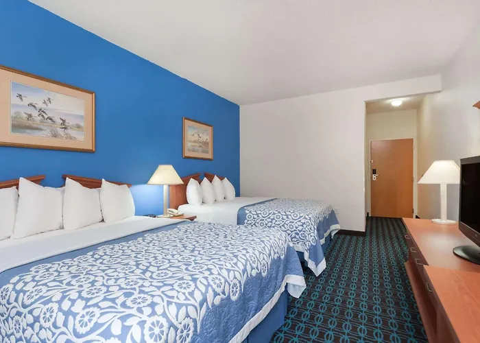 Days Inn & Suites By Wyndham Cambridge