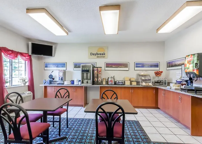 Days Inn & Suites By Wyndham Cambridge