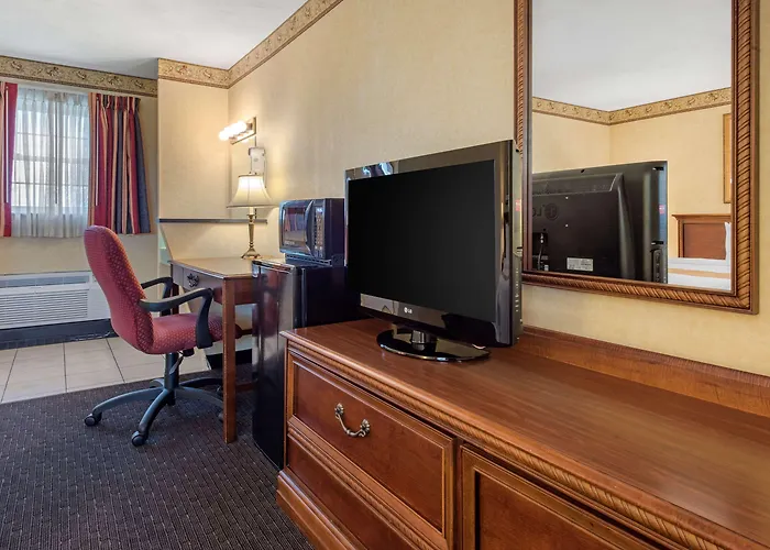 Quality Inn Breeze Manor