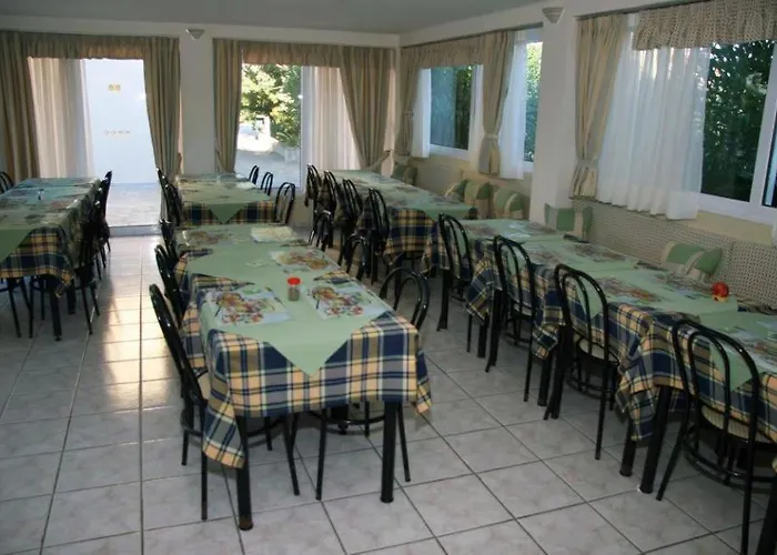 Daniel Hotel (Adults Only)