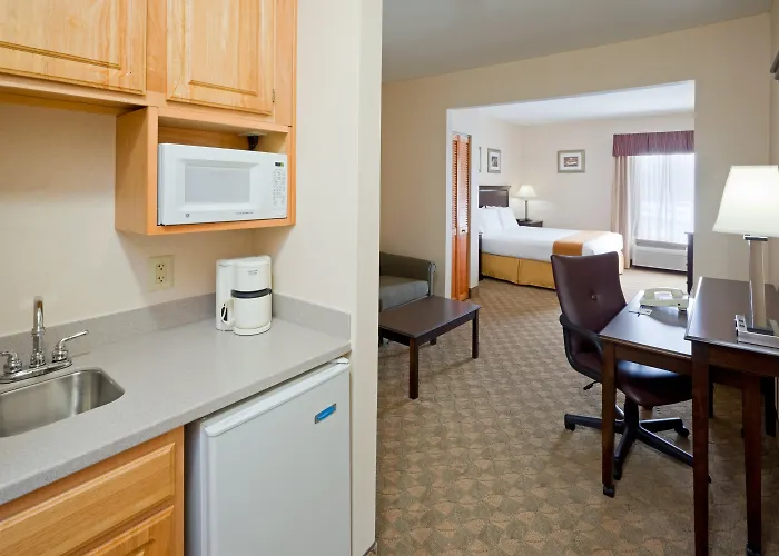 Holiday Inn Express & Suites Carneys Point - Pennsville By Ihg