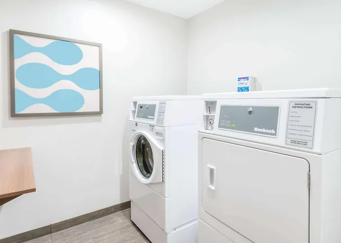 Microtel By Wyndham Victor