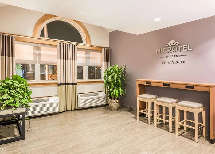 Microtel By Wyndham Victor