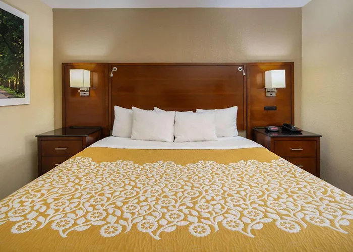 Days Inn By Wyndham Thomaston