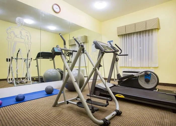 Days Inn & Suites By Wyndham Swainsboro