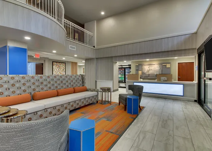 Holiday Inn Express & Suites Atlanta Perimeter Mall Hotel By Ihg