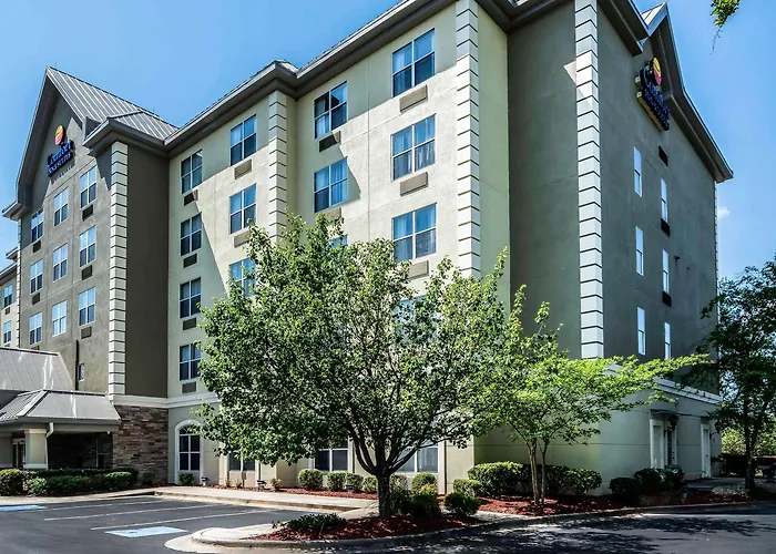 Comfort Inn & Suites Near Six Flags