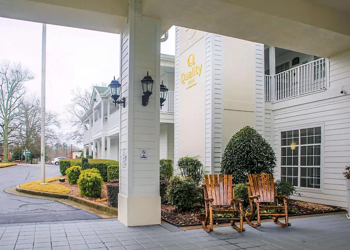 Quality Inn Fayetteville Near Historic Downtown Square