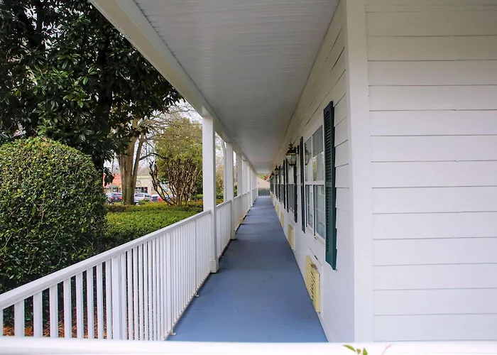Quality Inn Fayetteville Near Historic Downtown Square