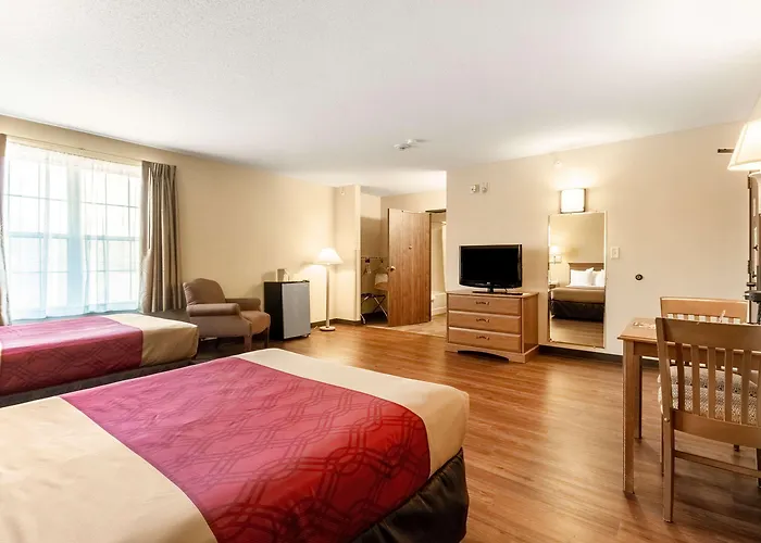 Econo Lodge Hadley Near University