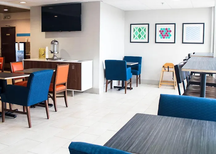 Holiday Inn Express Atlanta W