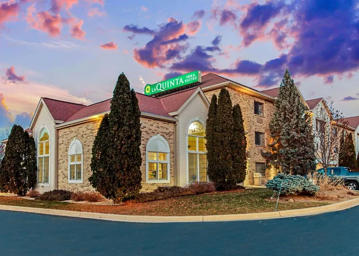 La Quinta By Wyndham Milwaukee Delafield