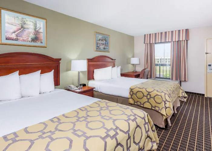 Baymont By Wyndham Clarksville Northeast