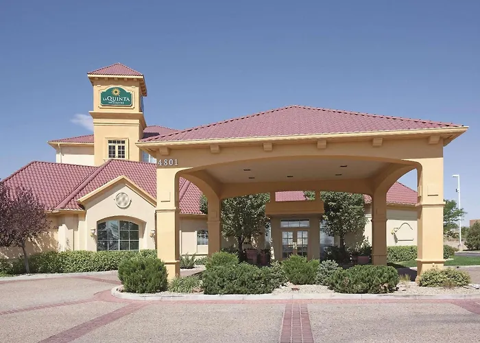 La Quinta By Wyndham Pueblo Hotel