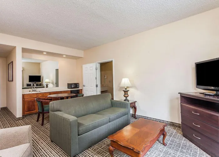 Baymont By Wyndham Columbia Maury