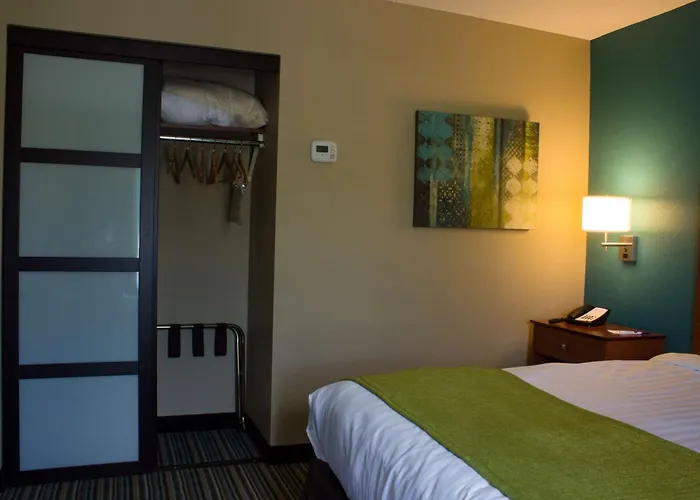 Best Western Plus Menomonie Inn & Suites
