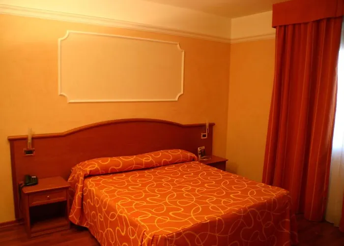 Gold Hotel