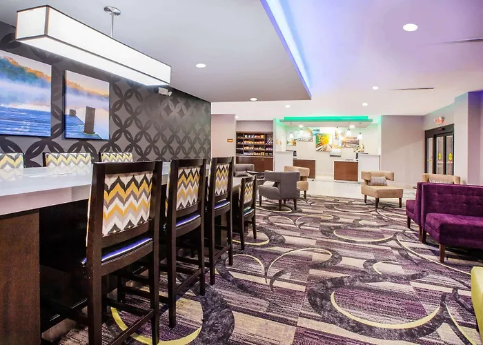 La Quinta Inn And Suites By Wyndham Elkhart