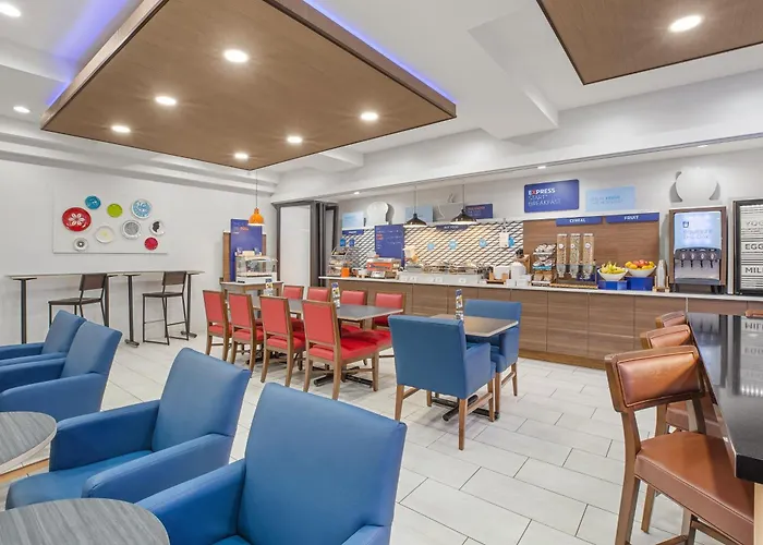 Holiday Inn Express & Suites Tacoma By Ihg