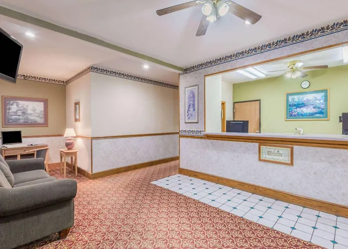 Super 8 By Wyndham Platte City Kansas City Area