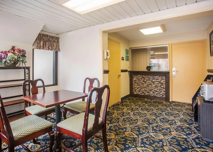 Howard Johnson By Wyndham College Park
