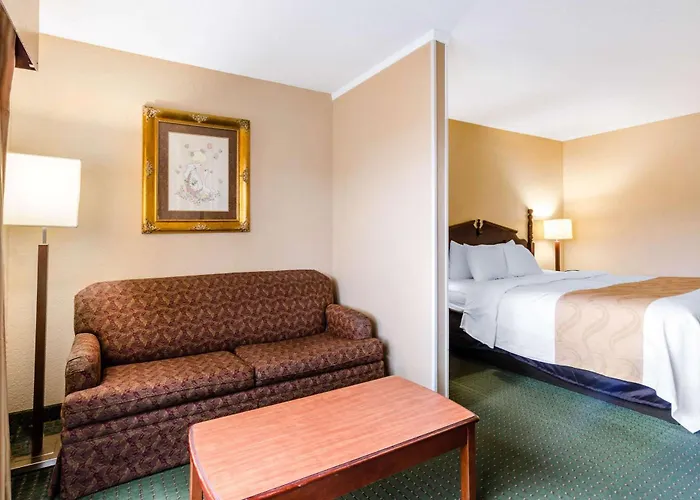Quality Inn & Suites Carthage Near Precious Moments Chapel