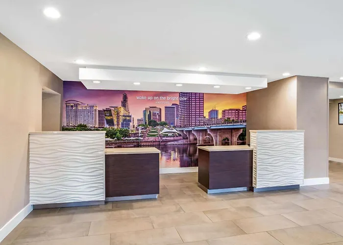 La Quinta By Wyndham Hartford Bradley Airport