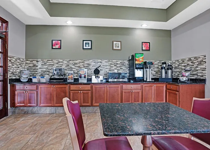 Travelodge By Wyndham Iowa City