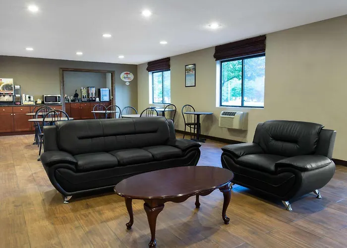 Super 8 By Wyndham Cromwell/Middletown