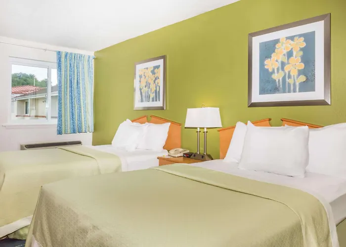 Days Inn & Suites By Wyndham Bridgeport - Clarksburg
