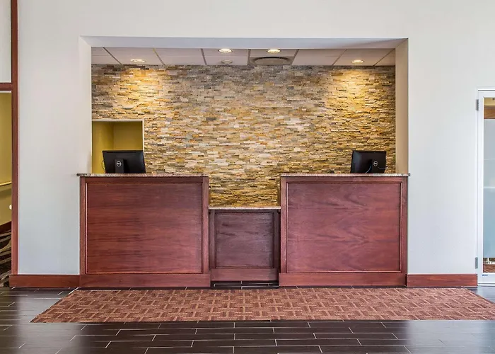 Clarion Hotel & Suites Hamden-New Haven