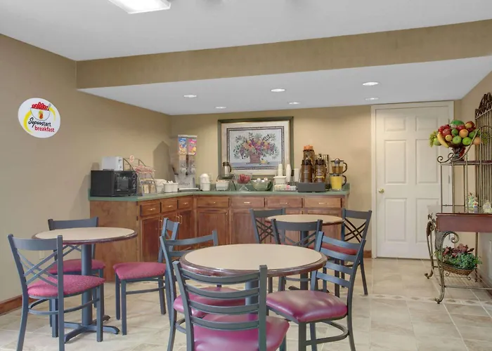 Super 8 By Wyndham Booneville