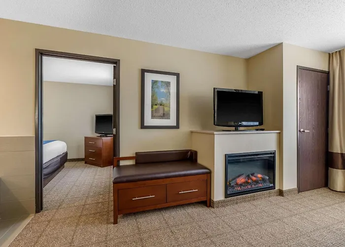 Comfort Suites Cedar Falls Industrial Park