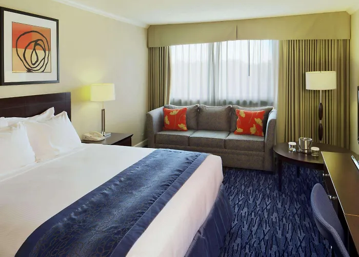 Doubletree By Hilton Norwalk Hotel