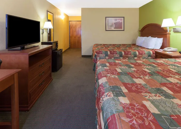 Days Inn By Wyndham Shawnee