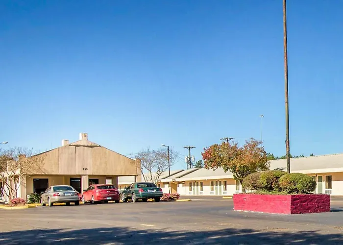Rodeway Inn & Suites Brookhaven