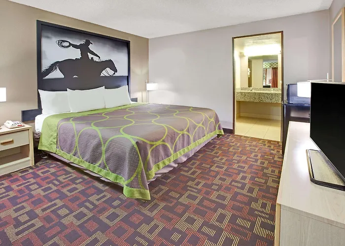 Super 8 By Wyndham Norman