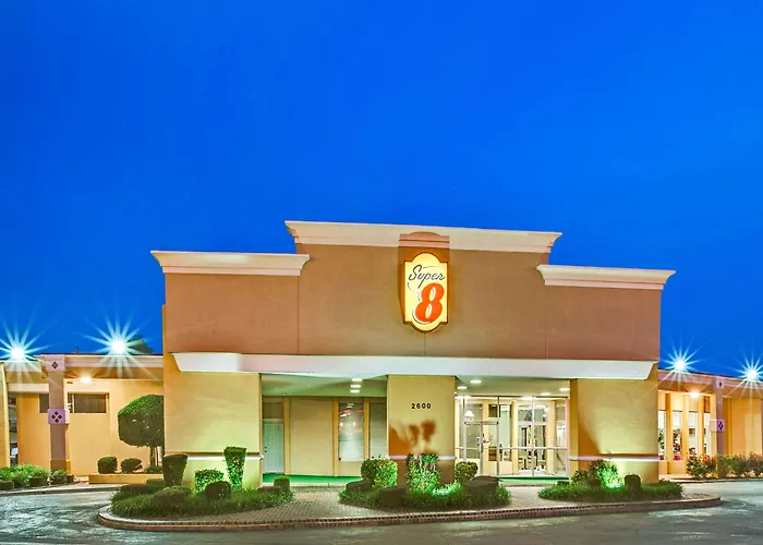 Super 8 By Wyndham Norman Hotel