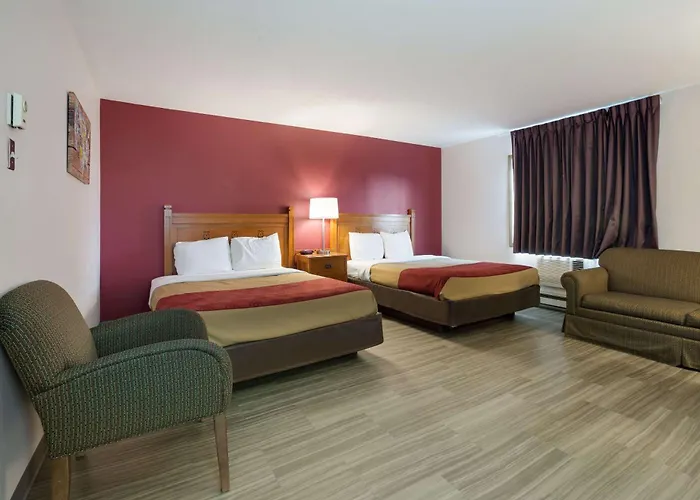 Econo Lodge Inn & Suites Escanaba North
