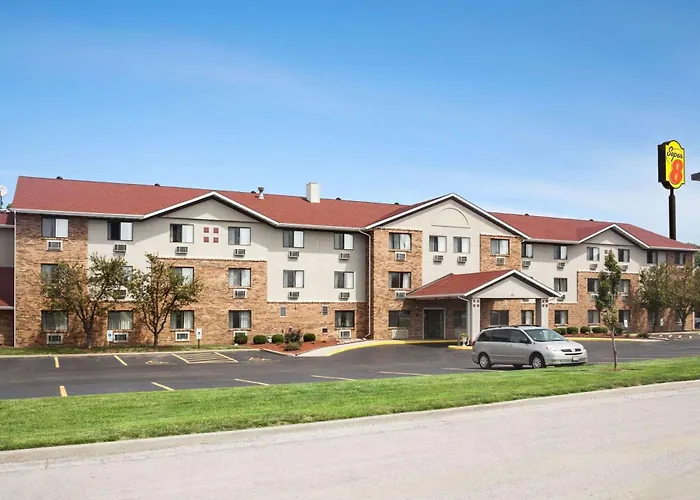 Super 8 By Wyndham Fairview Heights-St. Louis