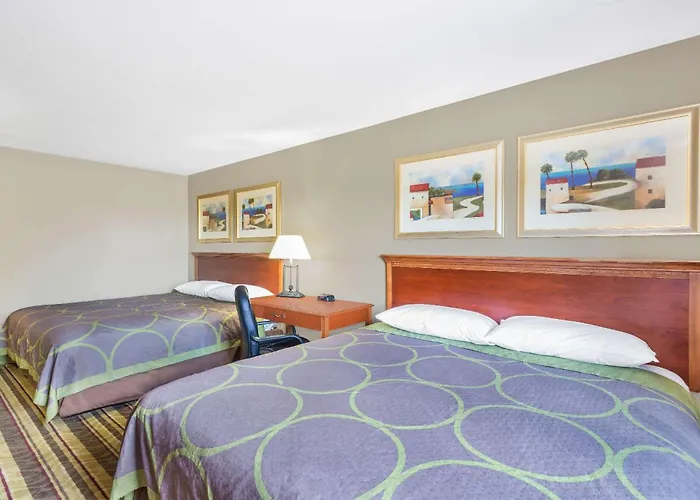 Super 8 By Wyndham Tilton/Lake Winnipesaukee