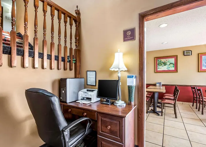 Econo Lodge Inn & Suites Fairview Heights St Louis