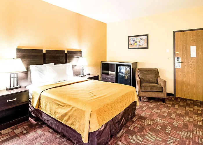 Econo Lodge Watertown