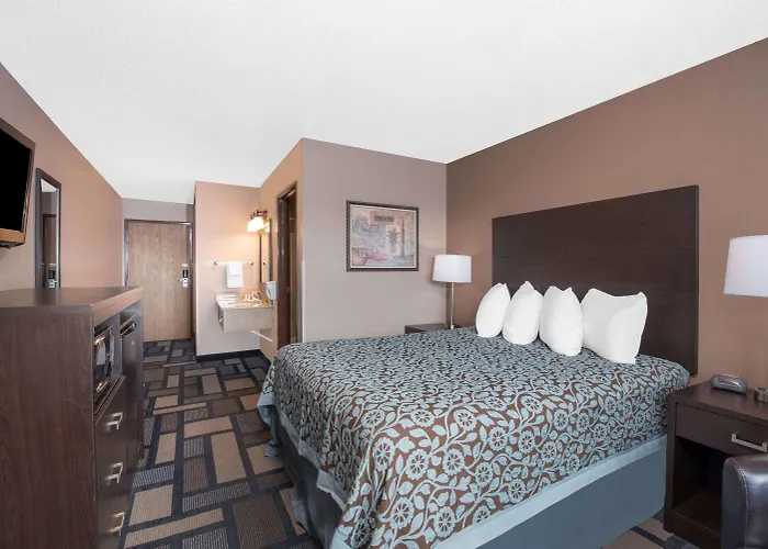 Days Inn By Wyndham Watertown